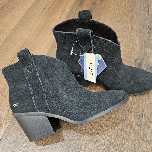 Toms Shoes - NWT TOMS Constance Black Suede Ortholite Ankle Boots - Size 8